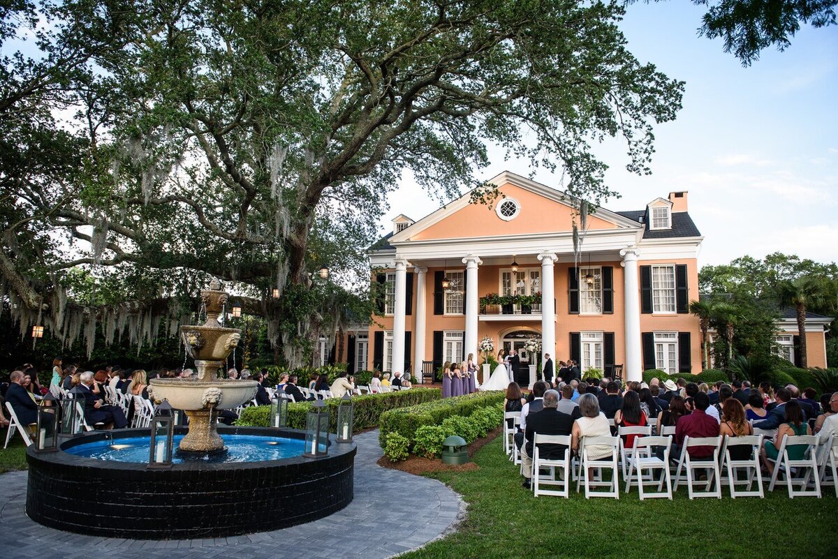 Daytime wedding ceremony at Southern Oaks