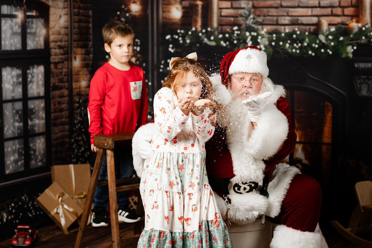 Best NWA holiday photographer, holiday portraits near me, Northwest Arkansas holiday photography, NW Arkansas holiday photos, NWA santa photos