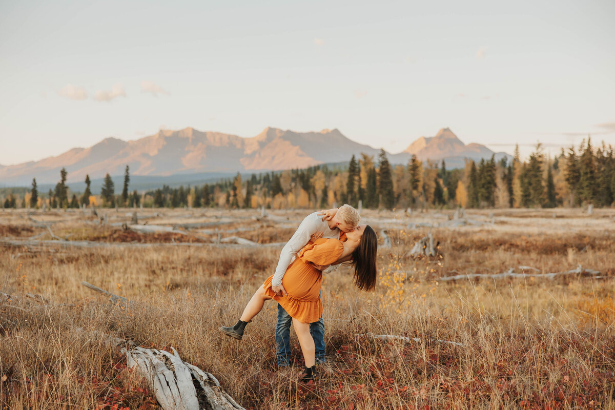 couple kissing in field