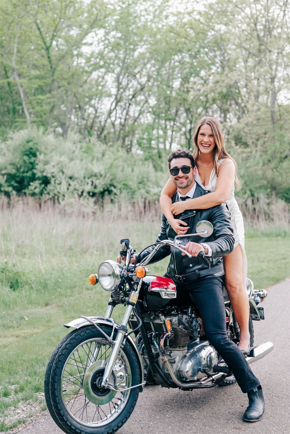 MICHIGAN-WEDDING-PHOTOGRAPHER-KENSINGTON-METROPARK-ENGAGEMENT-SESSION-CAPTURED-BY-KELSEY-DF-117_websize