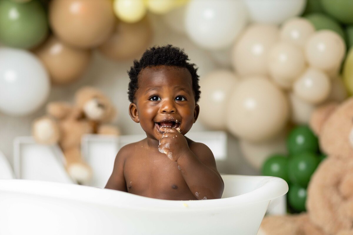 cake-smash_Sayre-Briele-Photography-LLC_Amy-Merritt-4