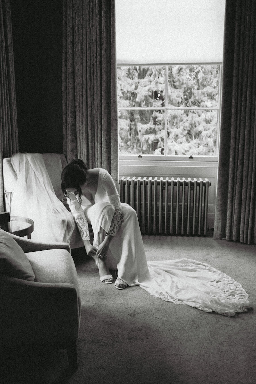 Nicola-Campbell-Timeless-Wedding-Photographer-Scotland-Carlowrie-Castle-Natalie&Scott-387