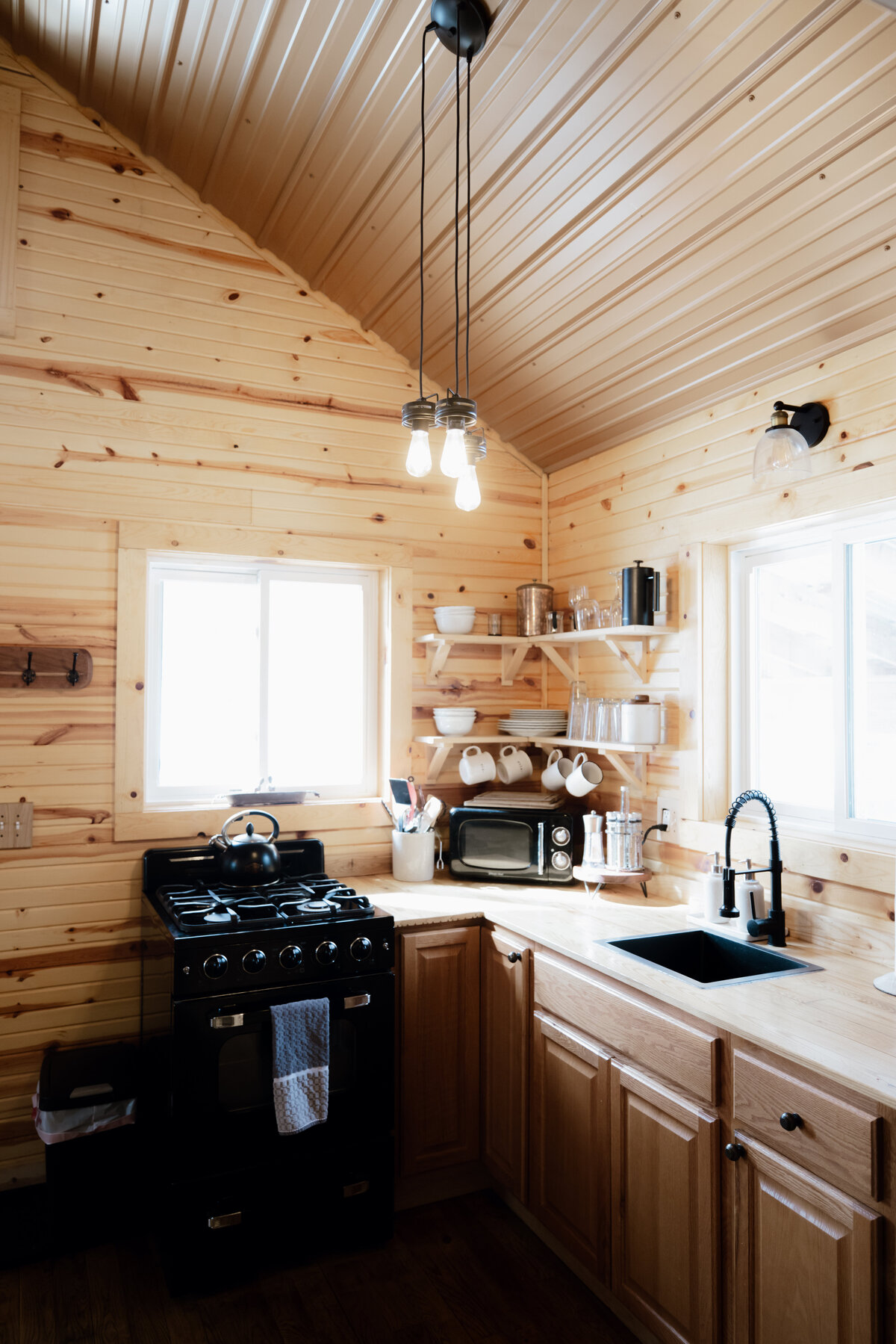 Bear-Ridge-Destination-cozy-cabin-rosie-photo-video-118