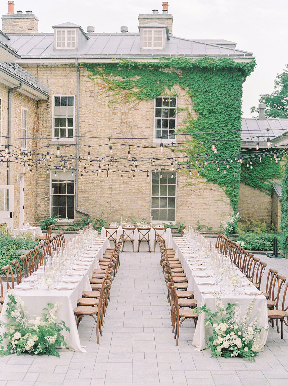 Junophoto-alfresco-italian-wedding-vibes-at-Domaine-Cataraqui-183