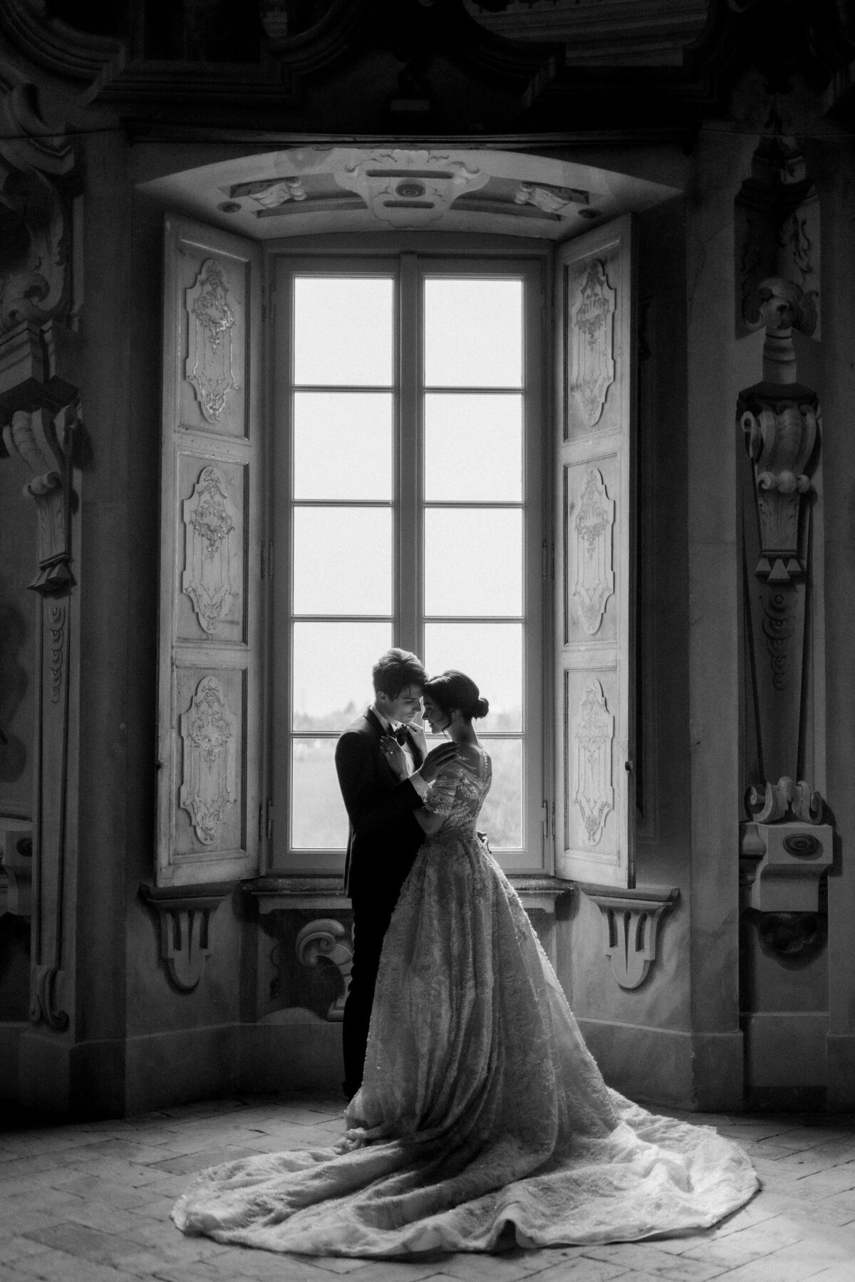 076-Villa-Arconati-Milan-Italy-Cinematic-Romance-Destination-Weddingl-Editorial-Luxury-Fine-Art-Lisa-Vigliotta-Photography