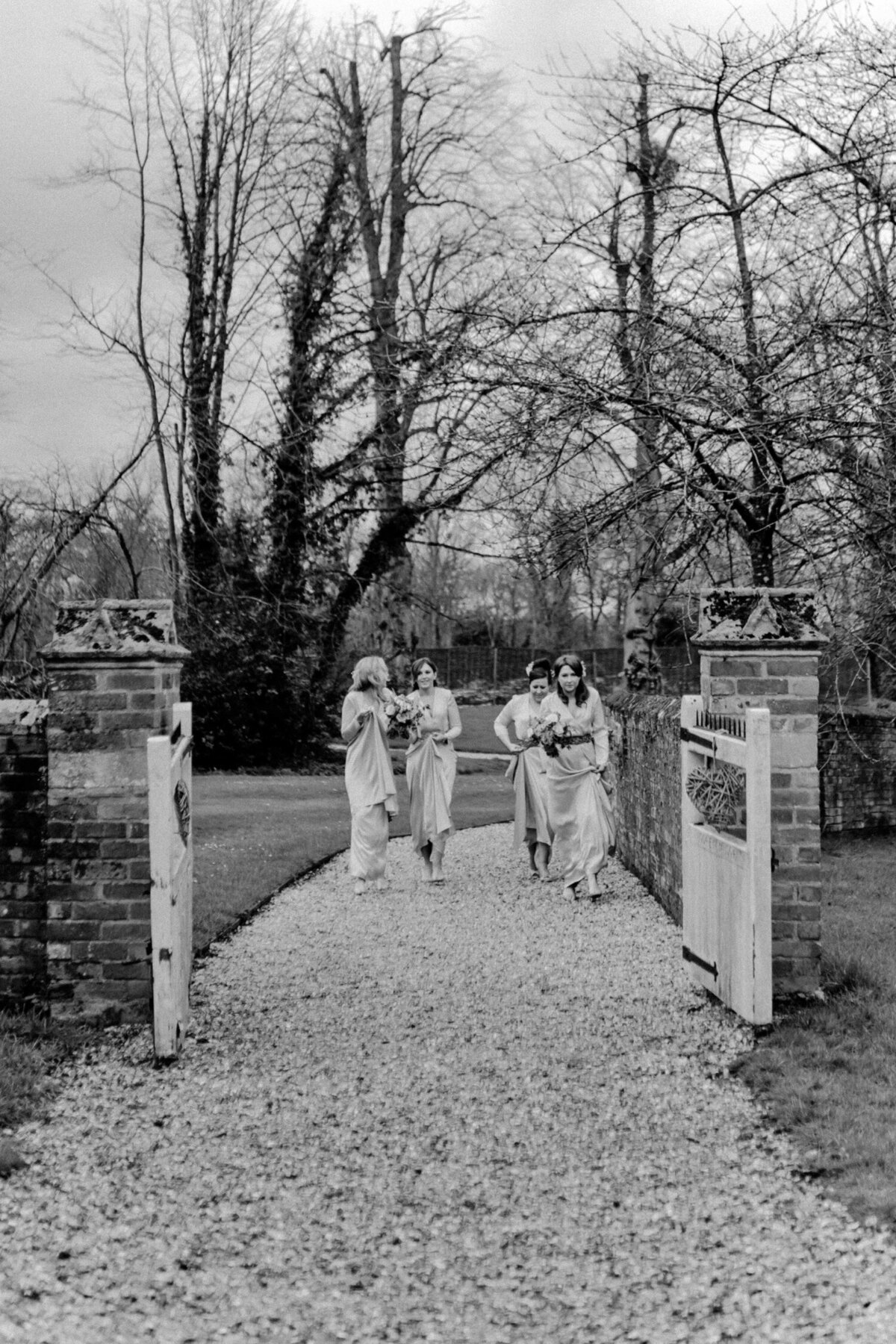 047_London_Luxury_Wedding_Photographer (151 von 190)_A luxury wedding photographer for a quintessential British elegant wedding near London. Discover the work of luxury wedding photographer Flora and Grace. 