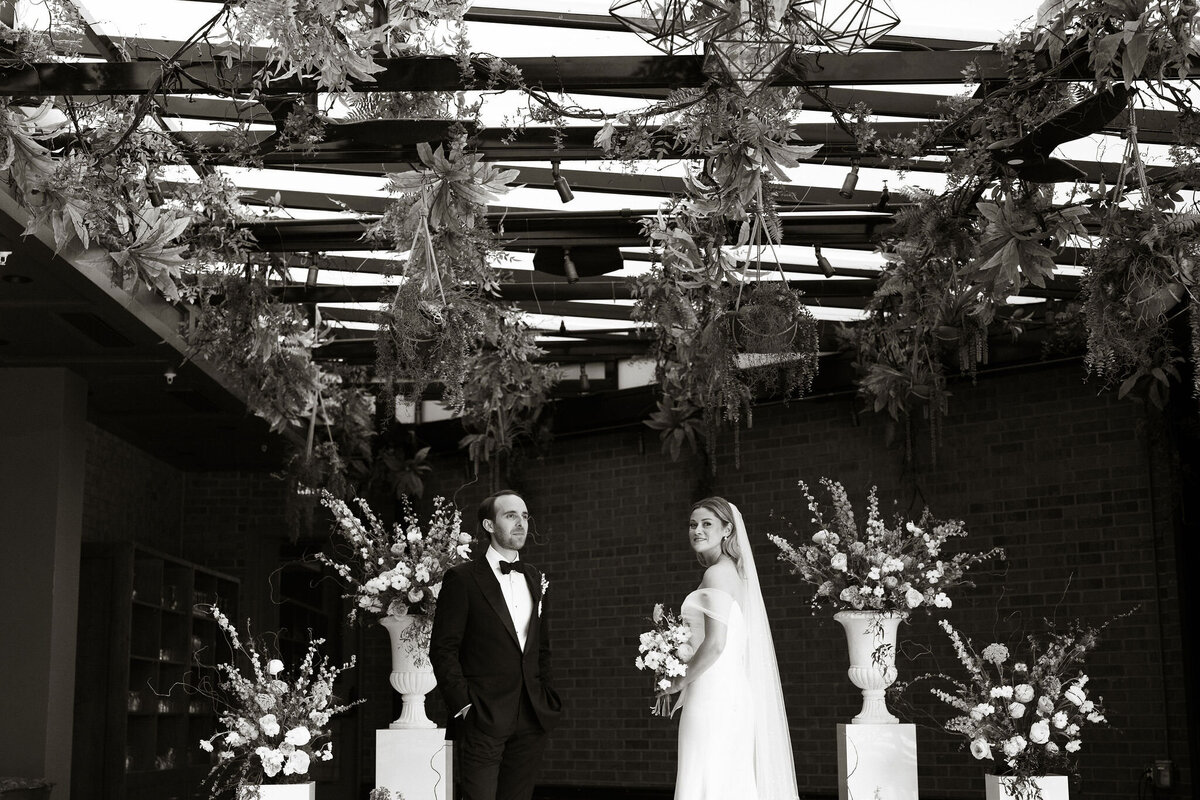 45-bride-groom-ceremony-altar