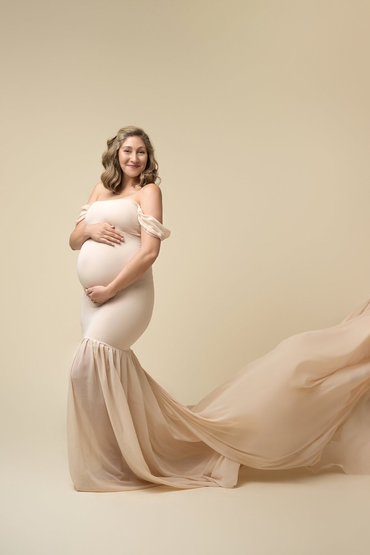 06_09_2024_TaylorMaternity_farm-Studio-385_WEB