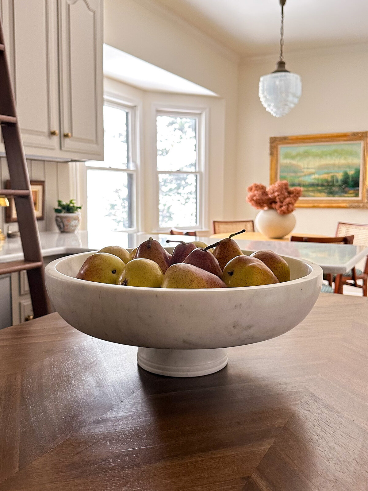 marble-elevated-display-bowl-fruit