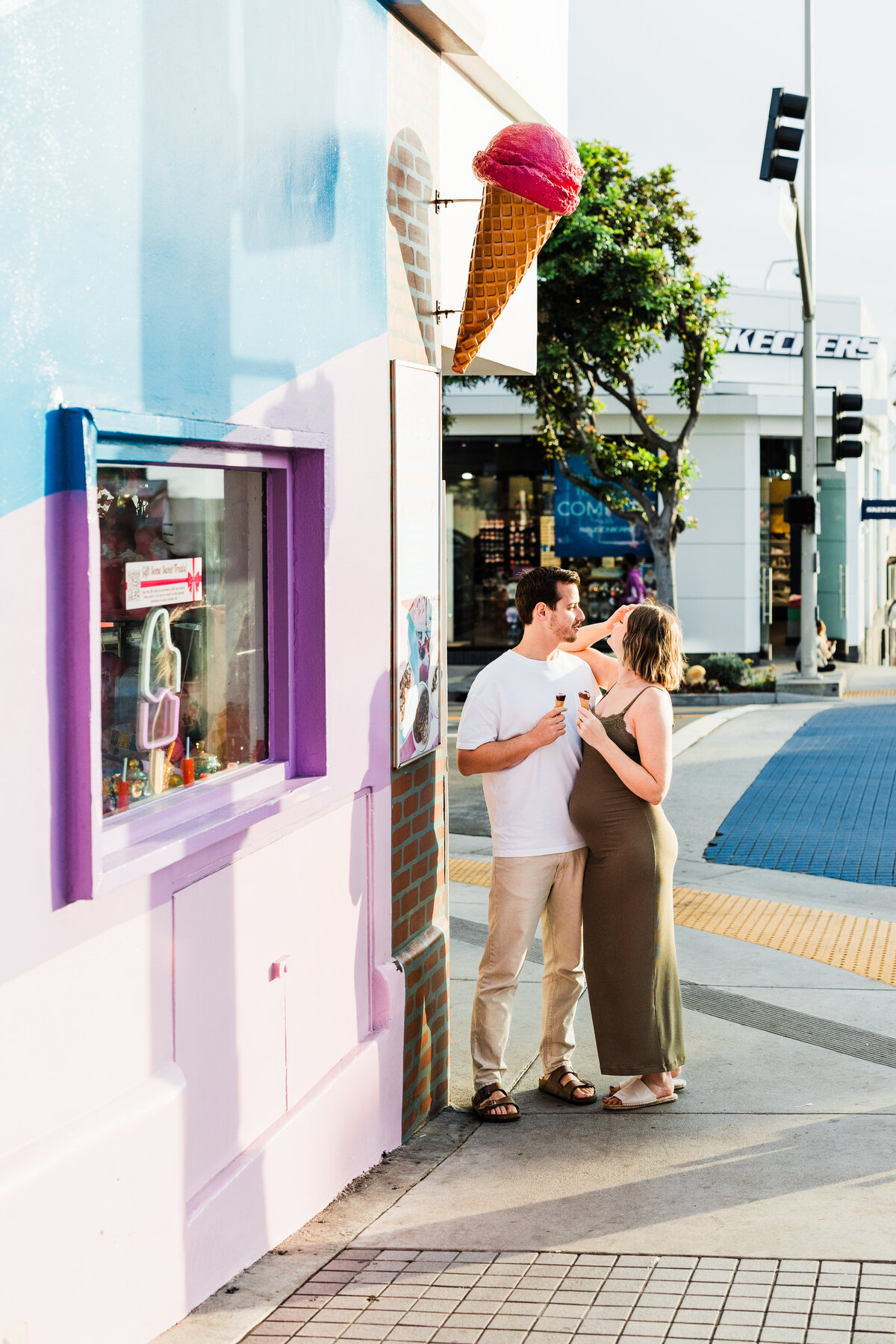 couple-in-front-of-Manhattan-Beach-Creamery