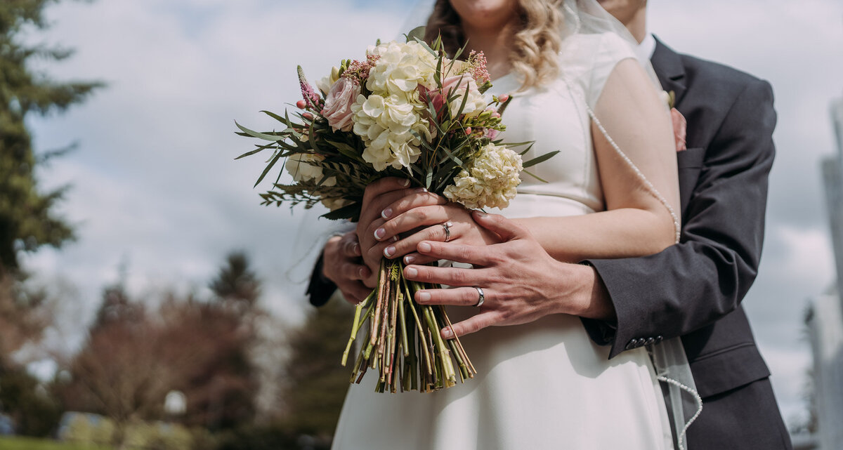 Joyce Li Photography Destination Wedding Elopement Engagement Lifestyle Portrait Photographer West Coast Seattle Washington California portlandoregontemplewedding-8