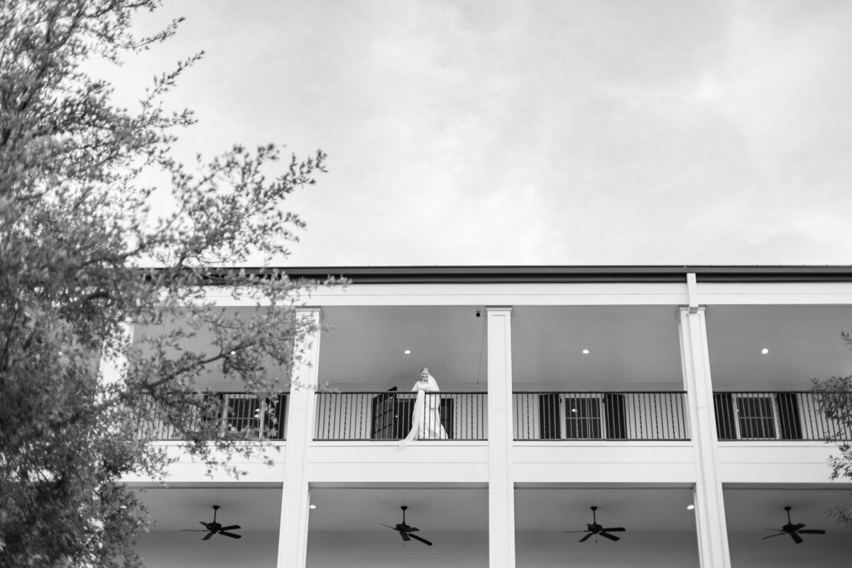 Jessica-Chole-Photography-san-antonio-wedding-photographer-austin-luxury-wedding-photographer-romantic-timeless-classic-photography-kendall-point-wedding-29