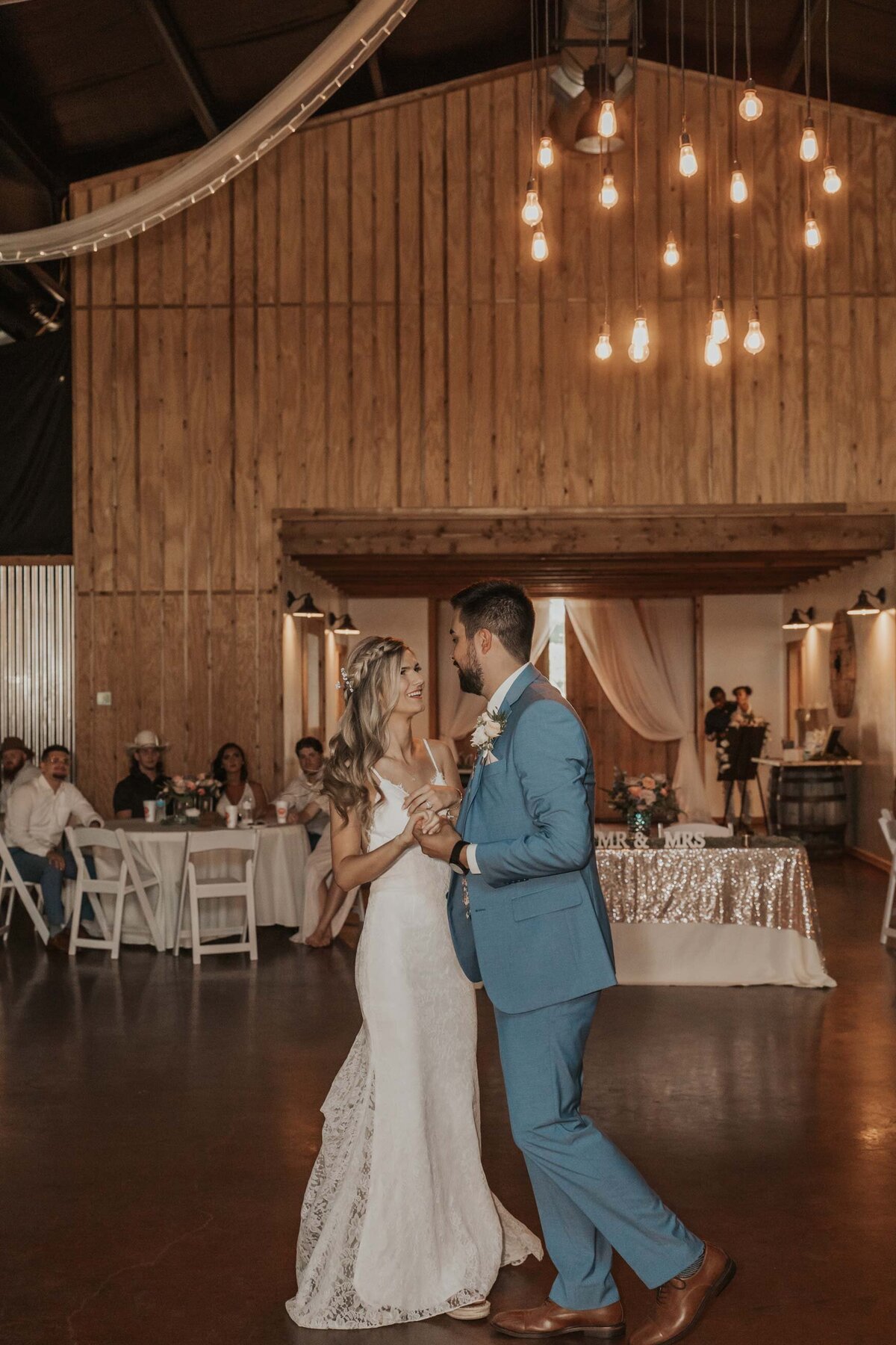 wedding-first-dance-bride-and-groom