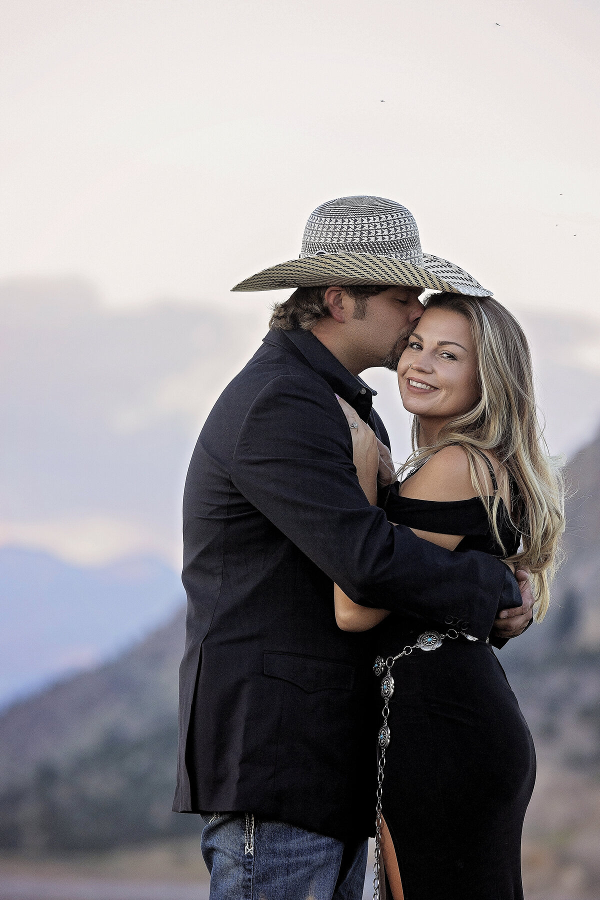 Shanna-Mae-Photography-Montana-Photographer-Engagement-Couples-Classy-Western-Mountains-Sunset-Ennis-Bozeman-015