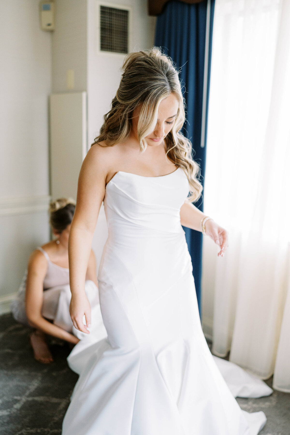 Phoenixville-Foundry-Romantic-Fall-Wedding-Photographer-Bride-Getting-Ready_12