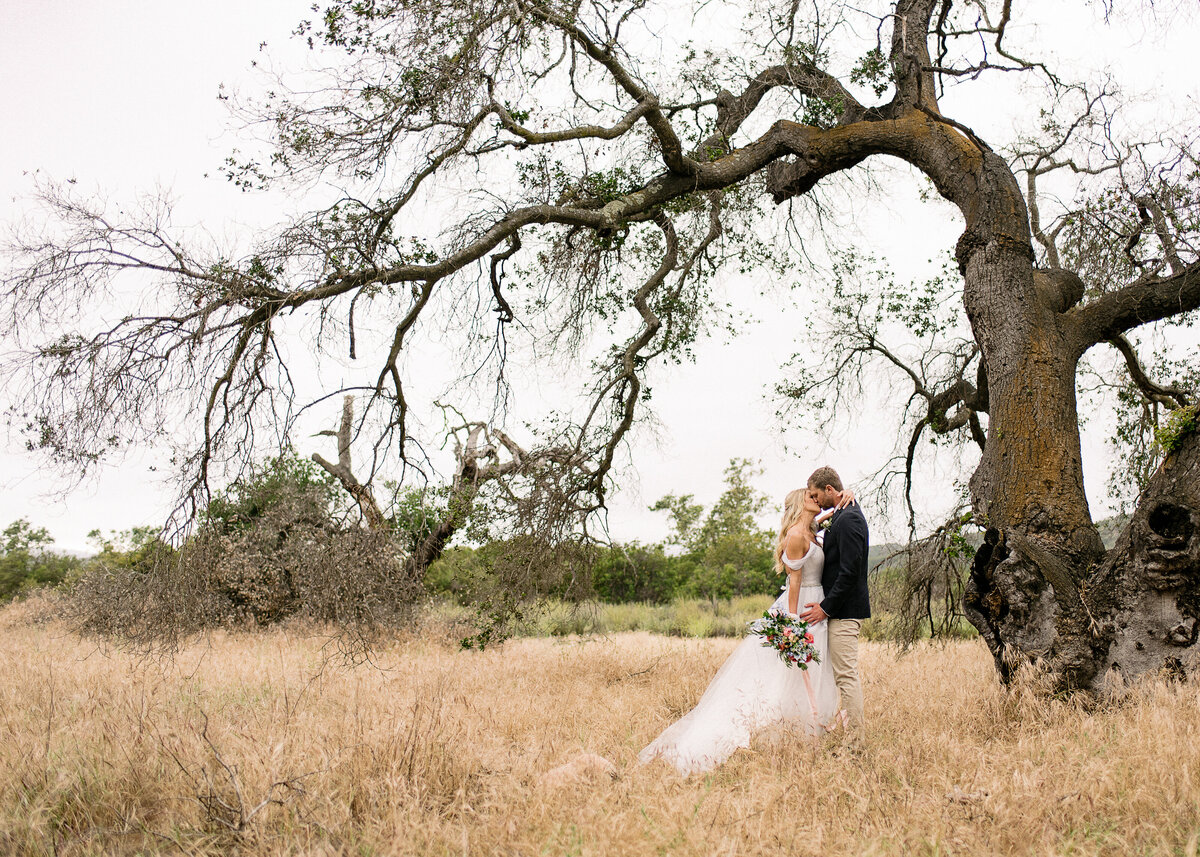 Explore weddings around southern california from  deserts to downtown, the coast to the vineyards and all the enchanting estates and secret gardens that make your heart swoon.