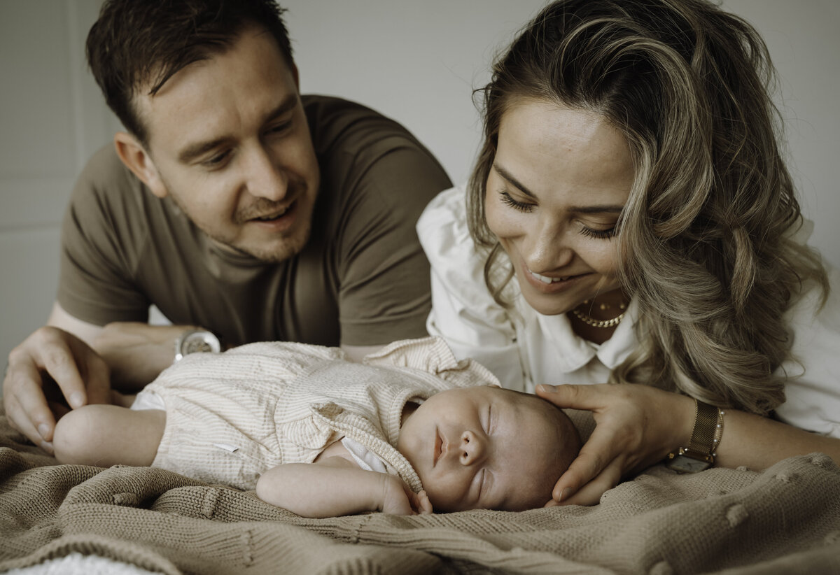 Newborn fotograaf limburg, Newborn fotograaf, Newborn fotograaf haelen, Newborn fotograaf roermond, Newborn fotograaf leudal, Newbornshoot haelen, Newborn shoot leudal, Newborn shoot roermond, Newborn fotografie in de buurt van haelen