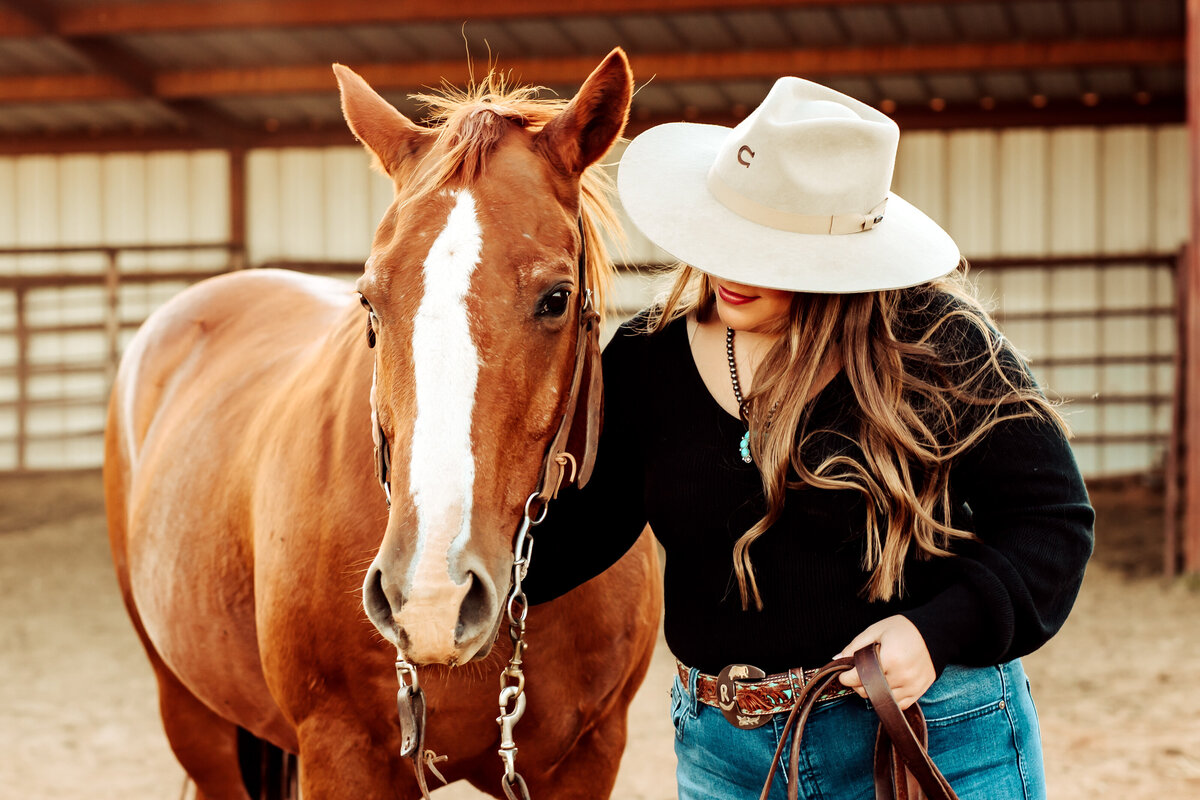 Senior-Photography-Hollis-Oklahoma-Horse