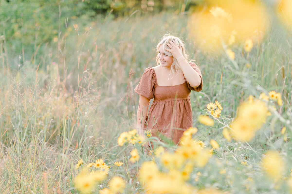 Alisha Marie Photography Eau Claire Wisconsin Wedding Engagement Senior Photography Photographer Authentic Joyful Fun Senior Rep Team Western WI Wi Minneapolis Twin Cities Minnesota Weddings Light Airy Colorful Milwaukee La Crosse  8