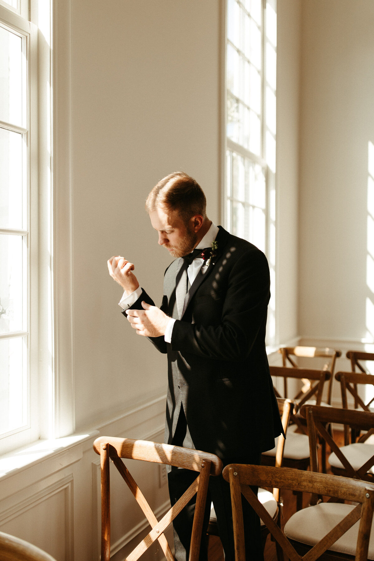 flora-mississippi-wedding-chapel-at-livingston-groom-getting-ready-2