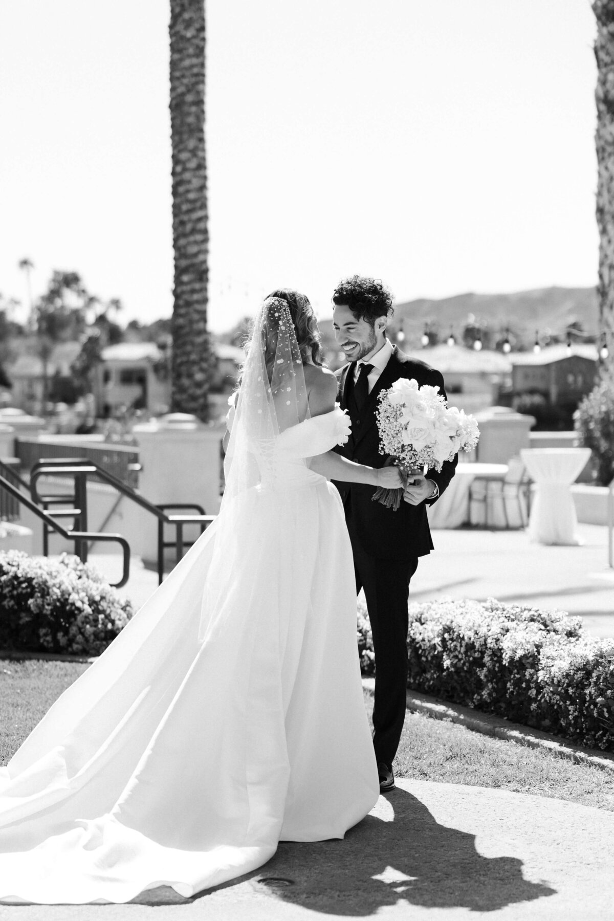 22_riskyexposure_marley-simon_las-vegas-elopement-photography