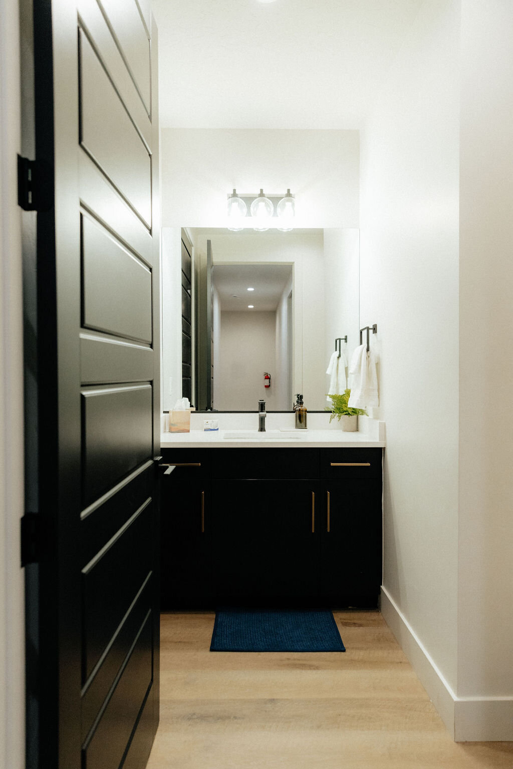 Beezah_FrankiesPlace_ALL-162