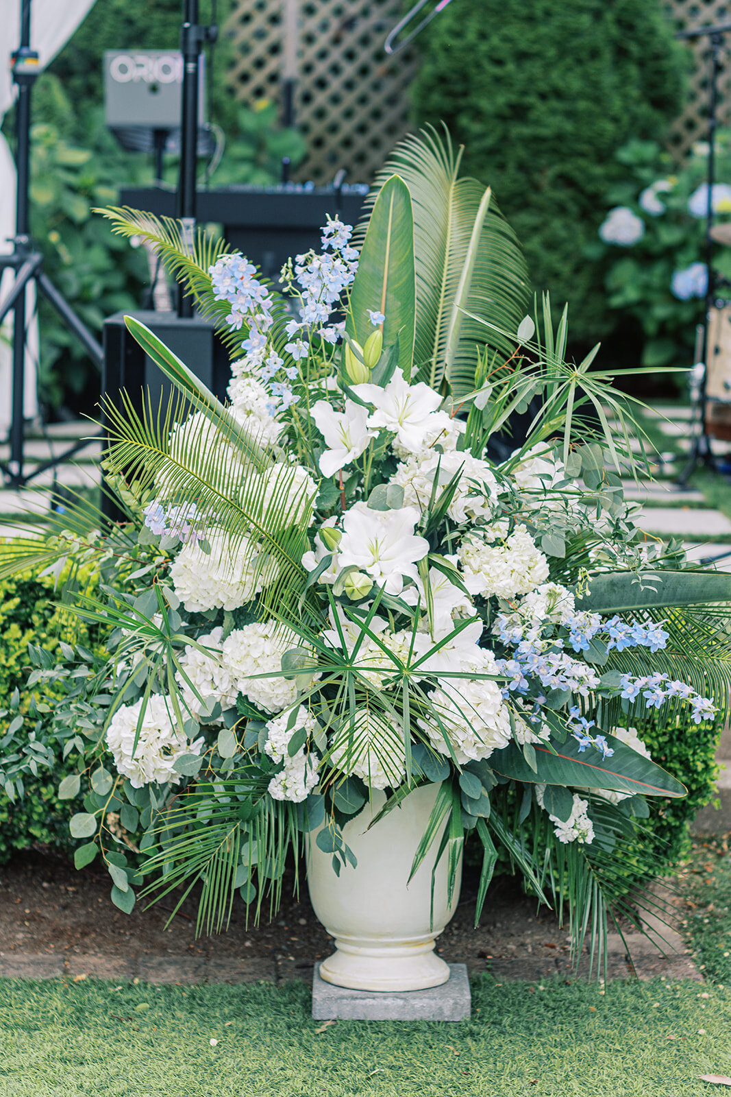 Luxurious-White-Admirals-House-Wedding-Flora-Nova-Design-Seattle-00034