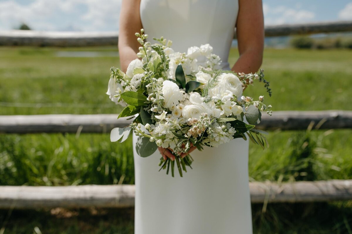 Bridal-bouquet-wedding-July-green-white-texture