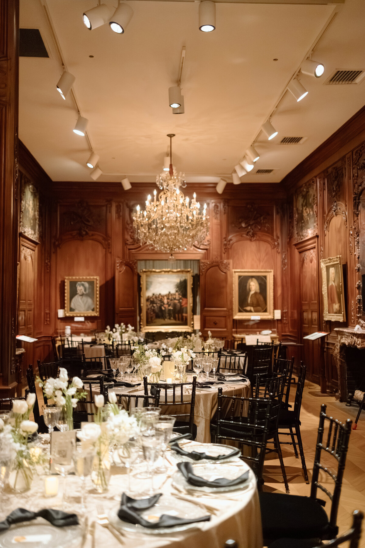 Veronique-Andrew-Chateau-Ramezay-Old-Montreal-Wedding_Reception-2