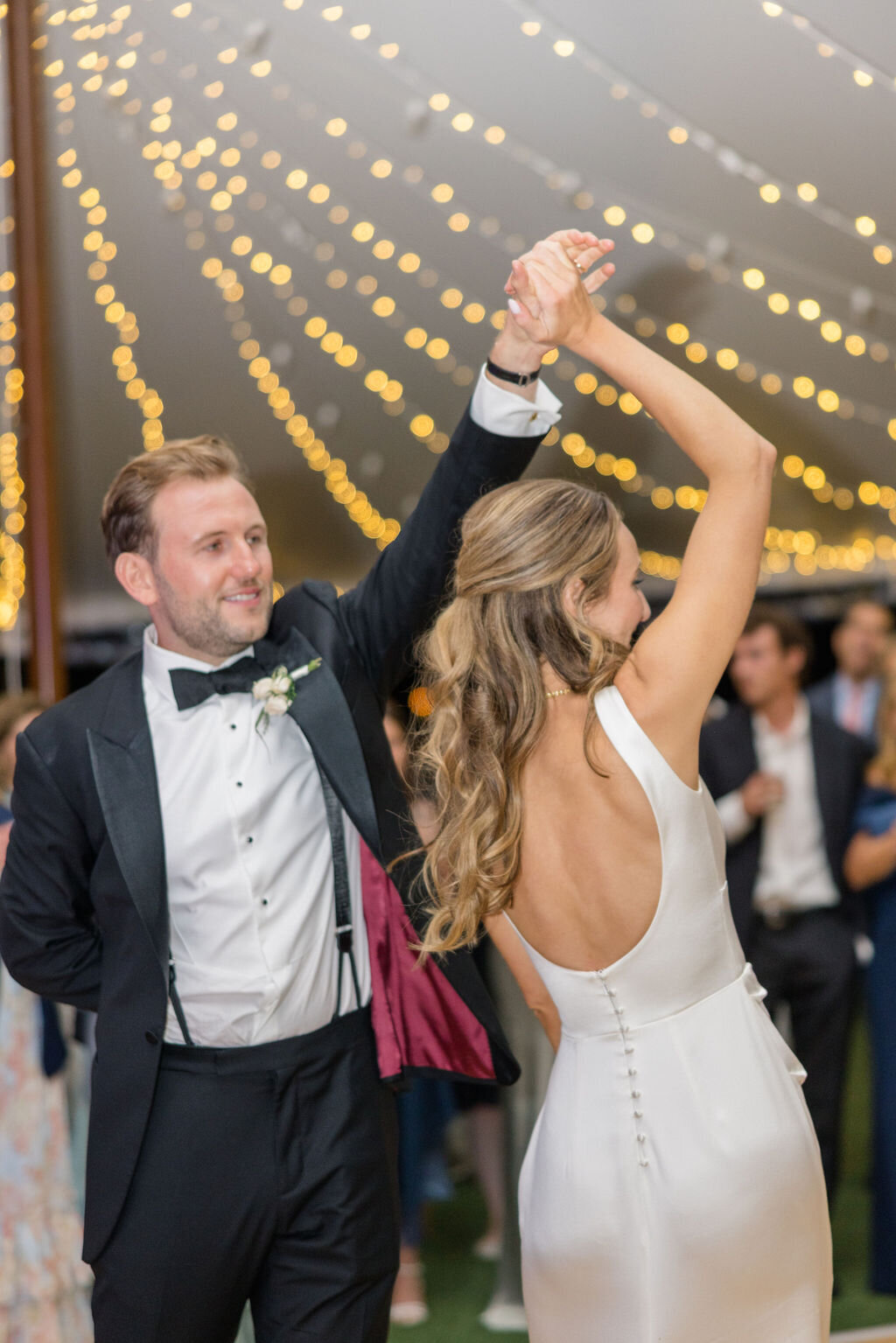first-dance-at-smith-farm-gardens-jen-strunk-events