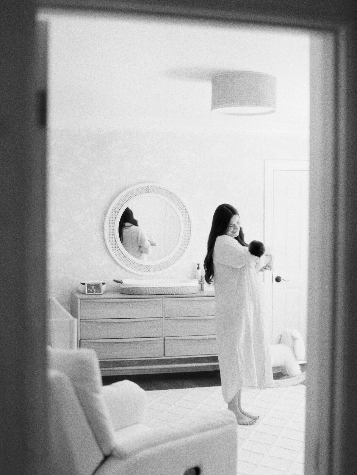black-white-film-photo-newborn