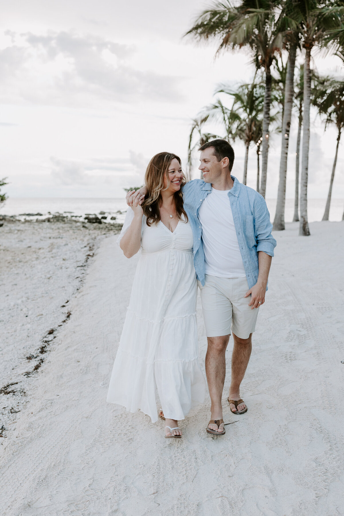couples-beach-photographer