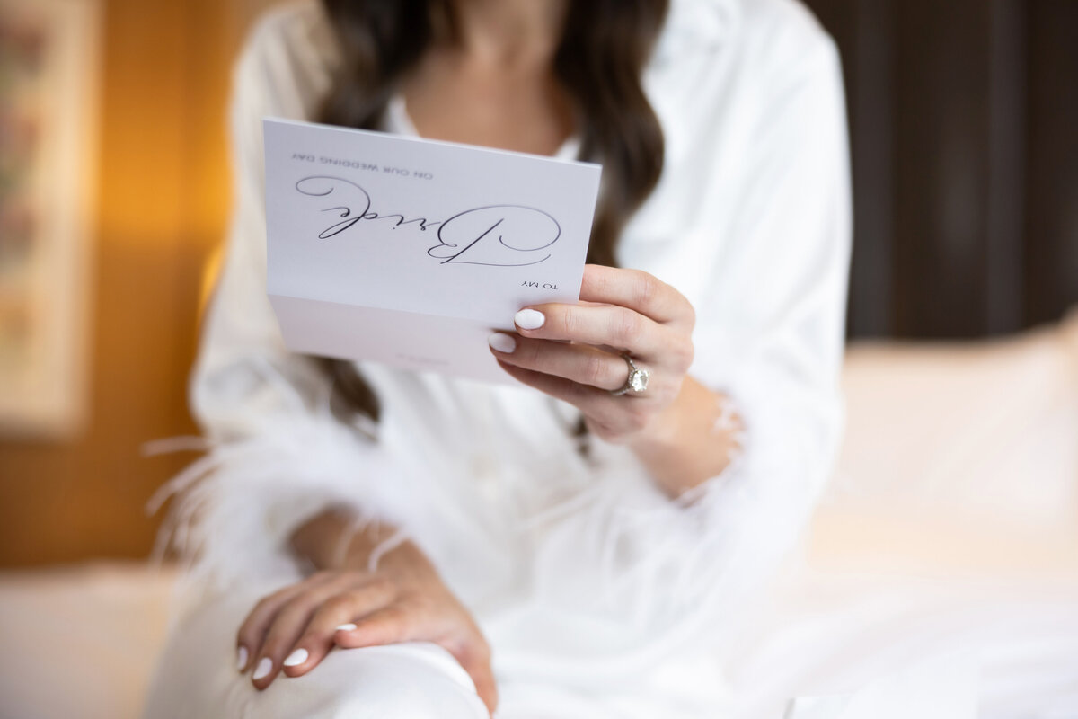 216_gettingready_Bob&DawnDavisPhotography