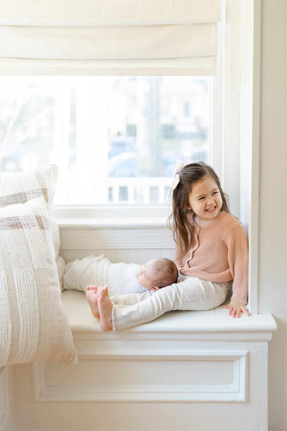 In-home newborn portrait session with siblings in Philadelphia - 17