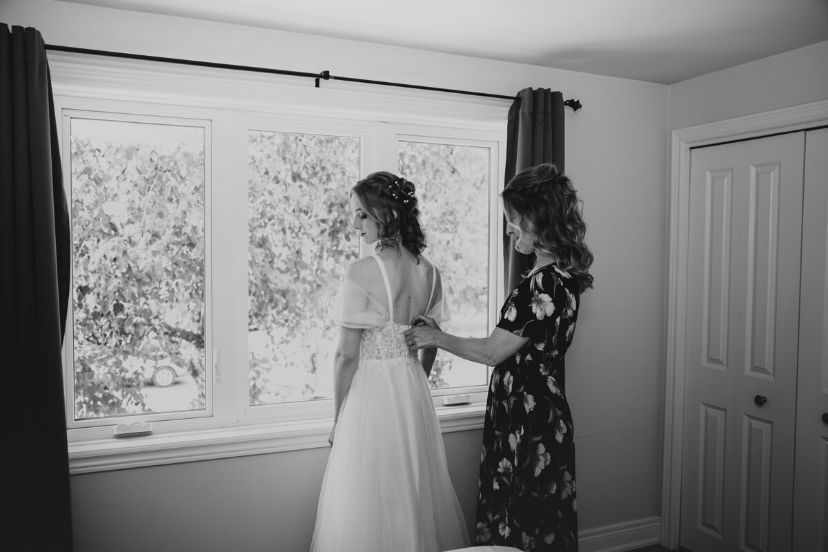 Guelph-Wedding-Sneaks-12