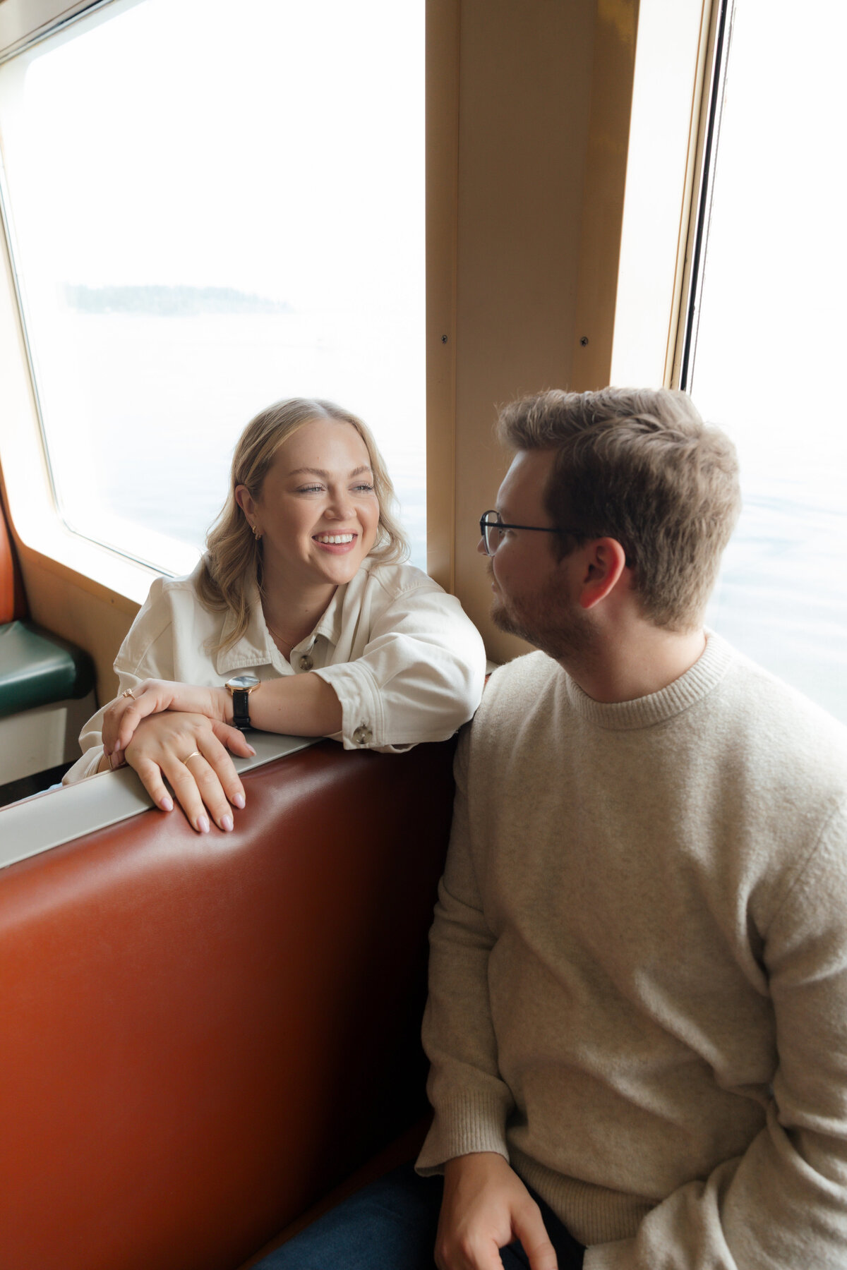 SeattleFerryCouplesPhotography78