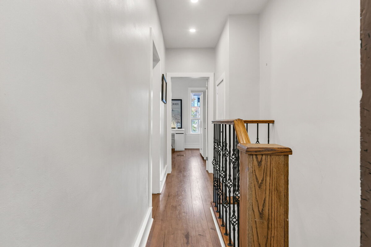 23-web-or-mls-23_001_Upper Hallway