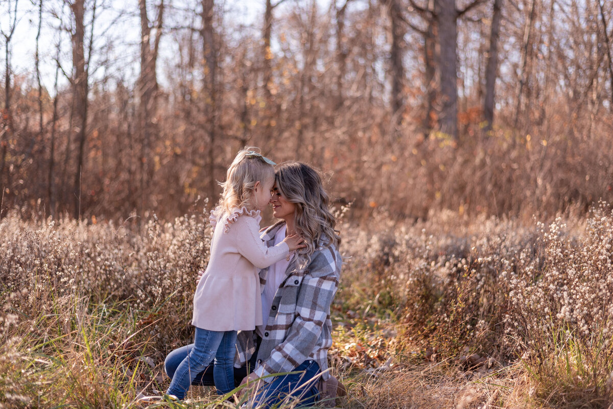 mother daughter meadow ouabache state park family photographer northeast indiana