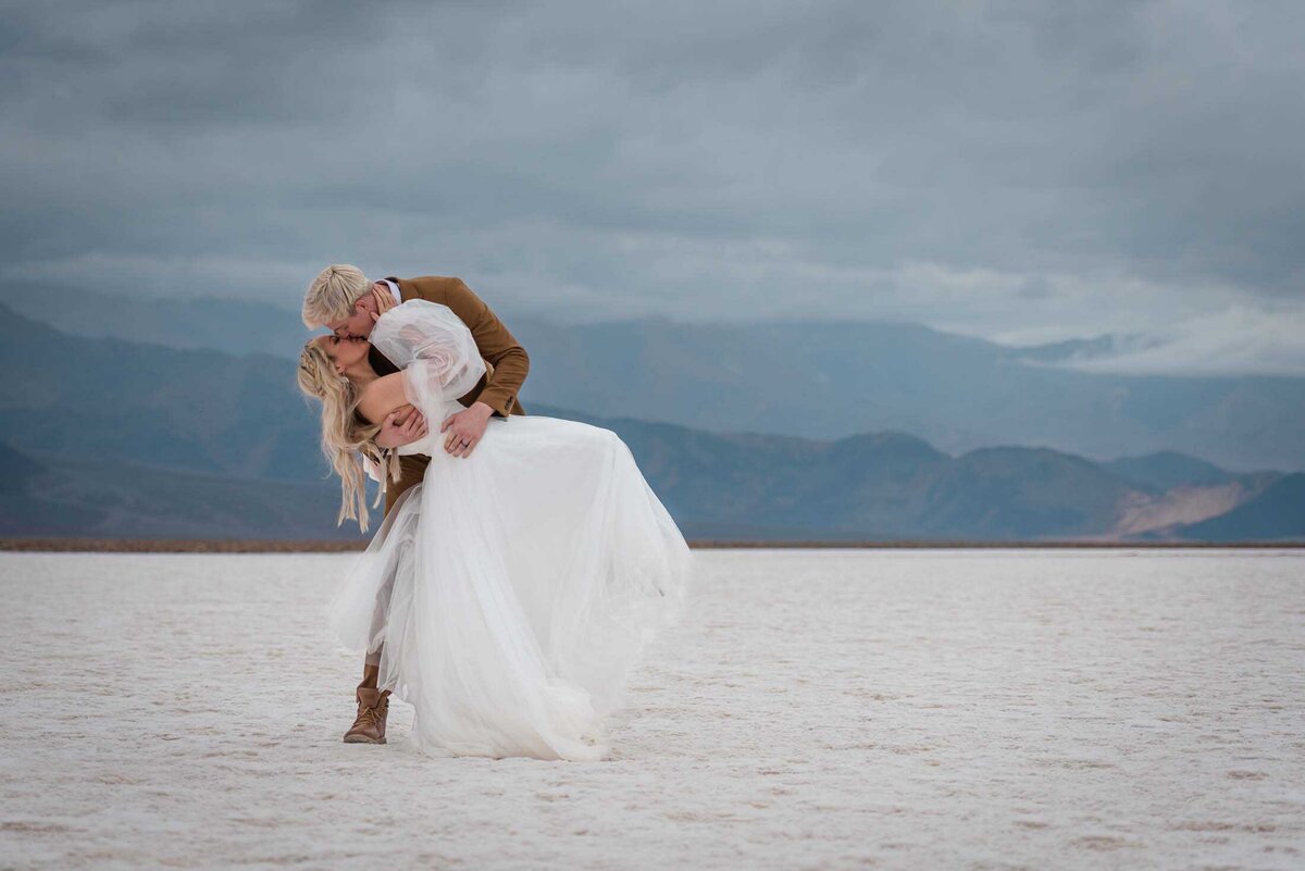 death-valley-salt-flats-elopement-Soul-and-Sky-Weddings