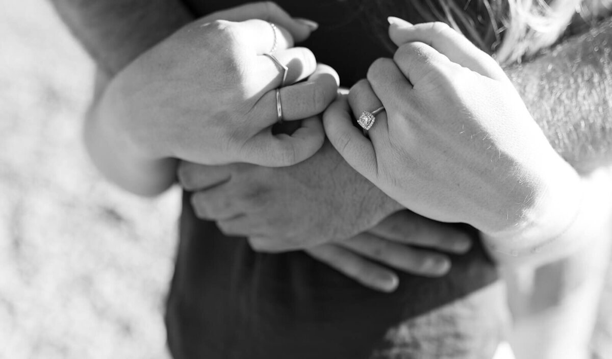 Close-up-holding-hands
