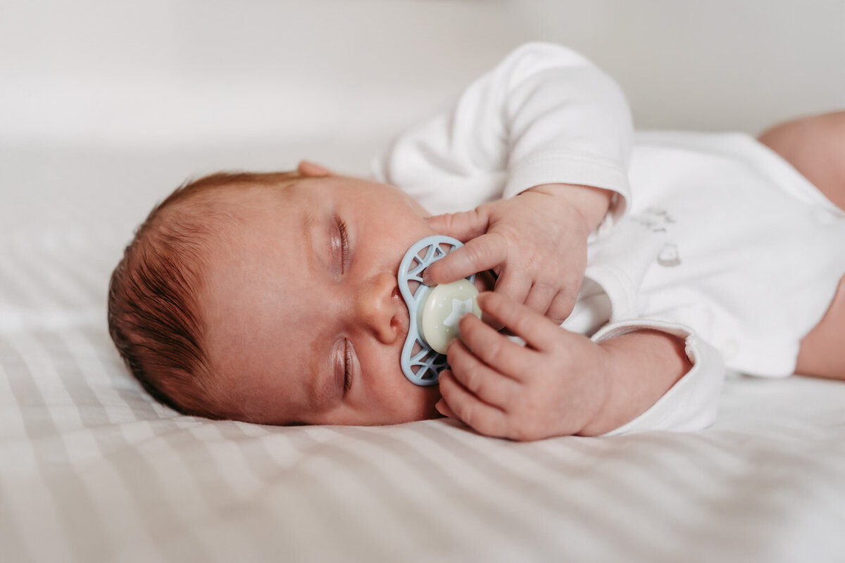 Newborn_foceni_u_vas_doma_KarolinaTicha_rodinna_fotografka_Praha_Praha_vychod_1500_61