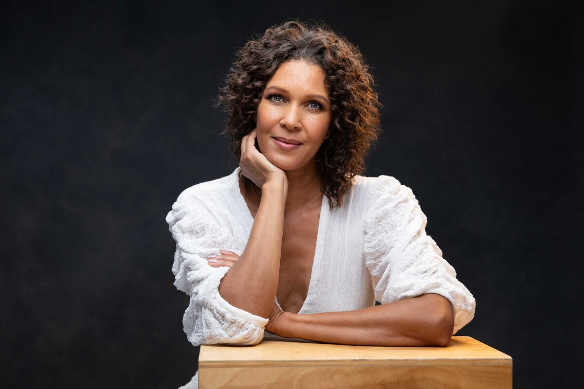 sitting-portrait-in-white-dress-mill-valley