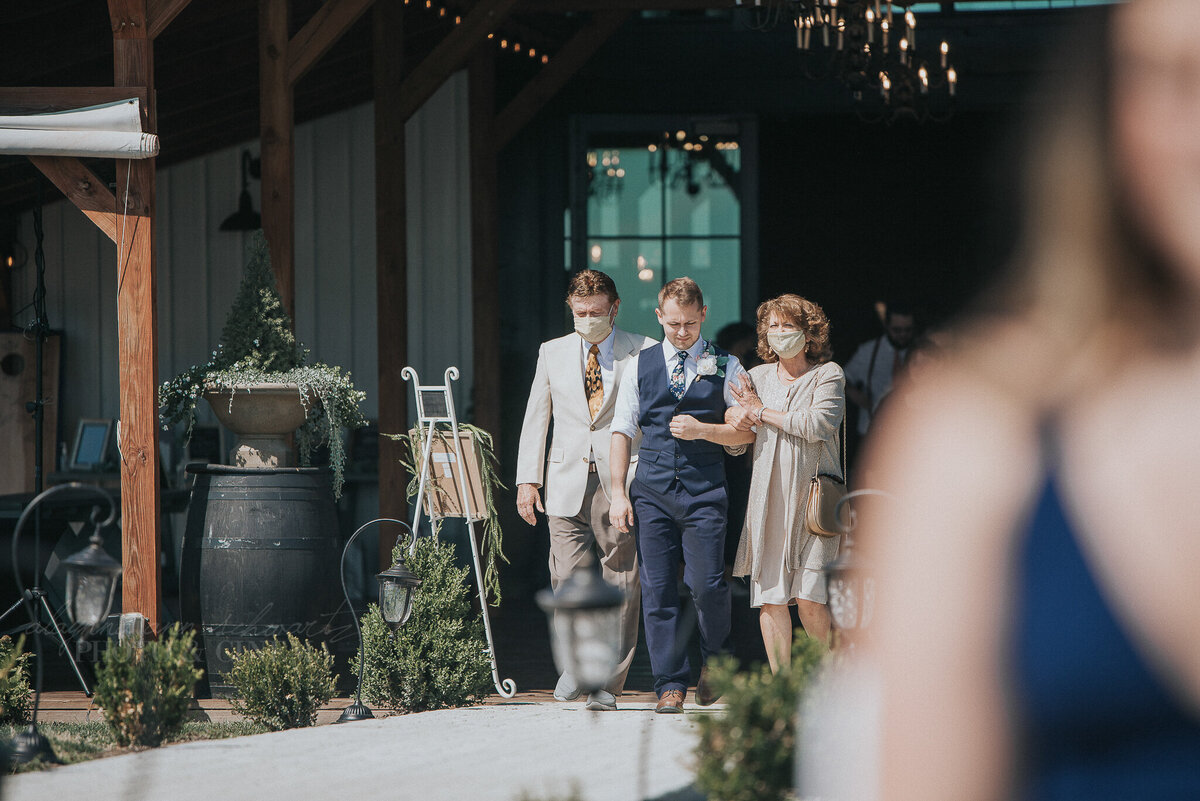 ceremony _ alaynna ann schwartz _ harpors vinyard _ iowa photographer _ playlife photography_0057