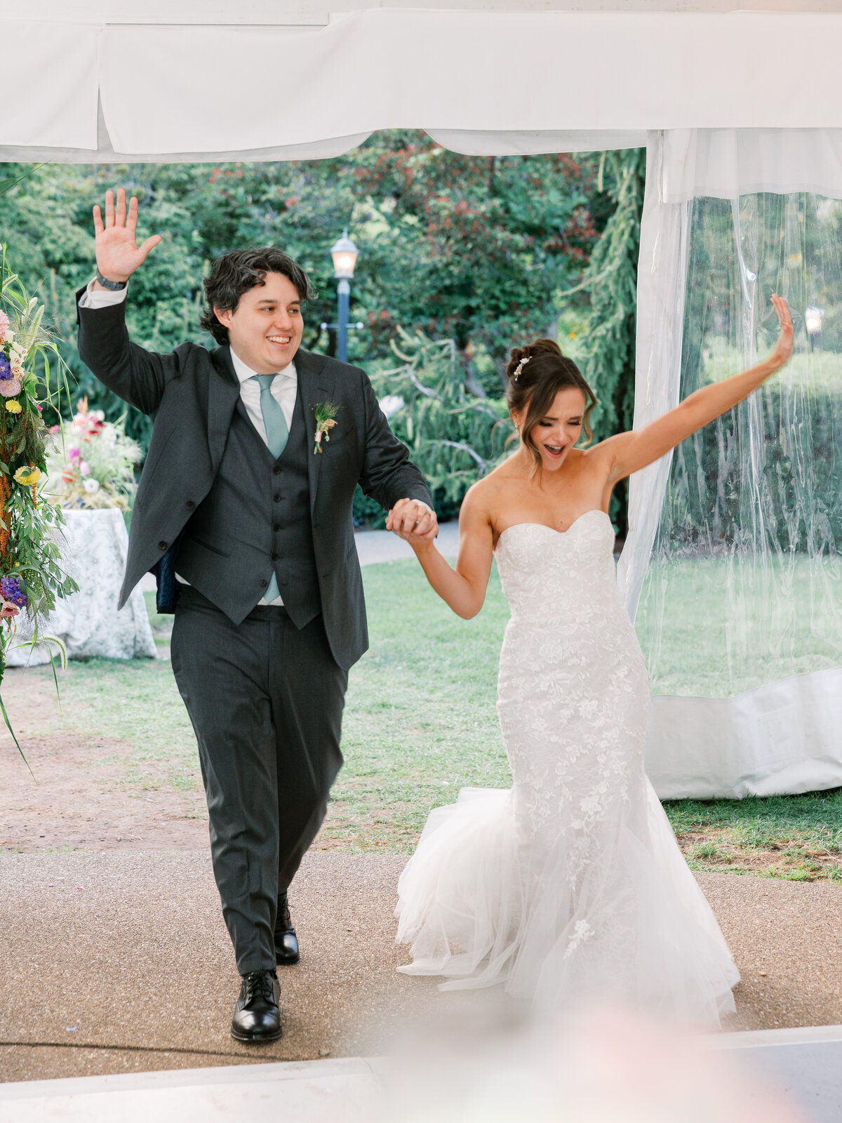 pittsburgh-wedding-photographer-phipps-botanic-gardens-conservatory-wedding-outdoor-lgbtq-luxury-photography-light-and-airy80