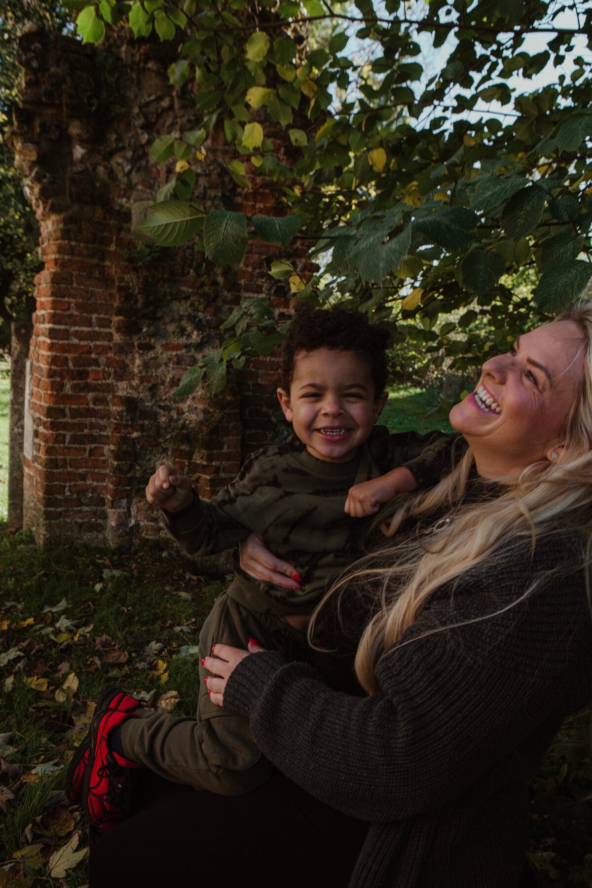 Motherhood photo shoot at the stunning Sopwell nunnery ruins