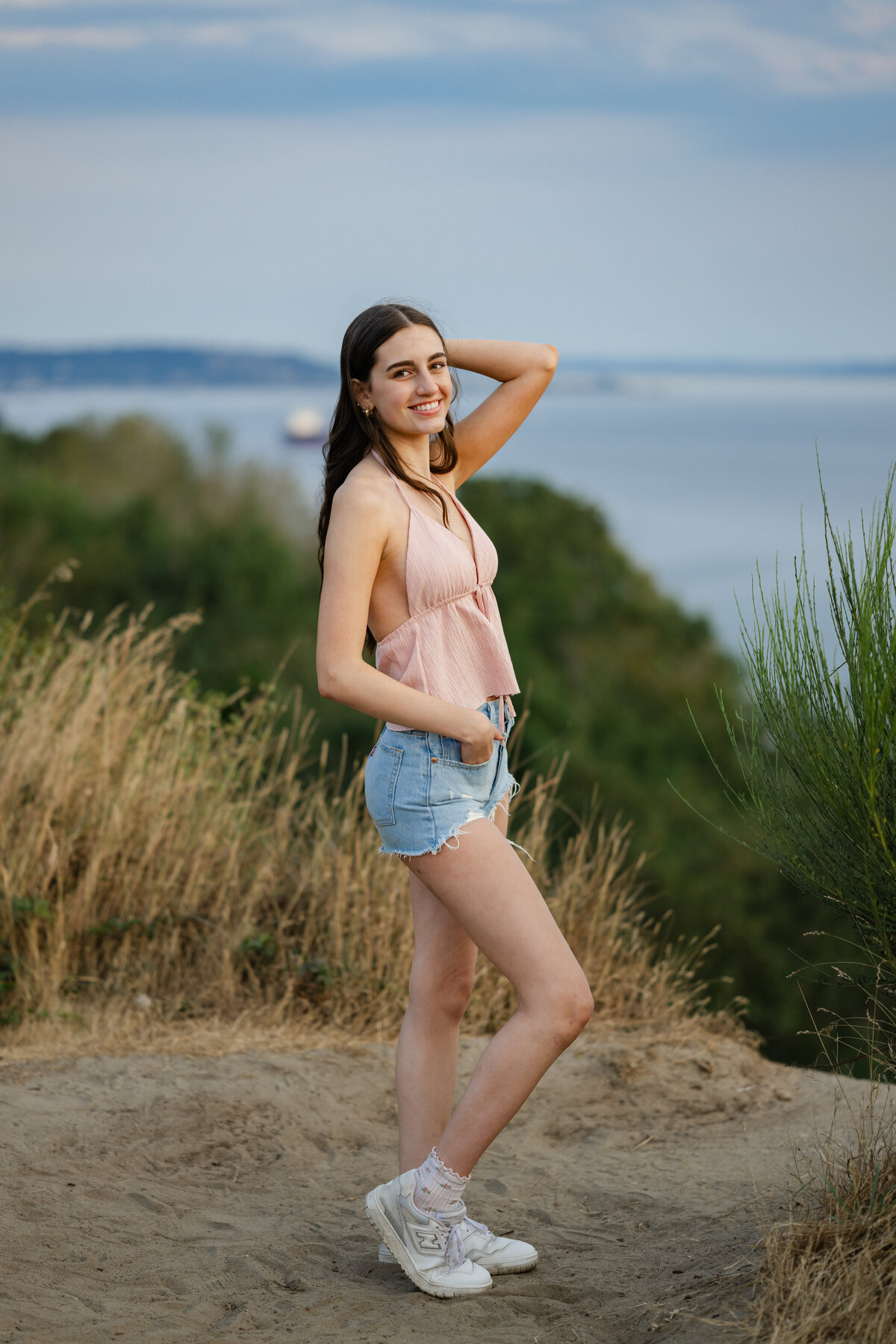 high school senior jean shorts and tank top on seattle bluff