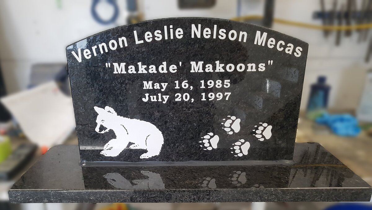 Bear Design on a headstone