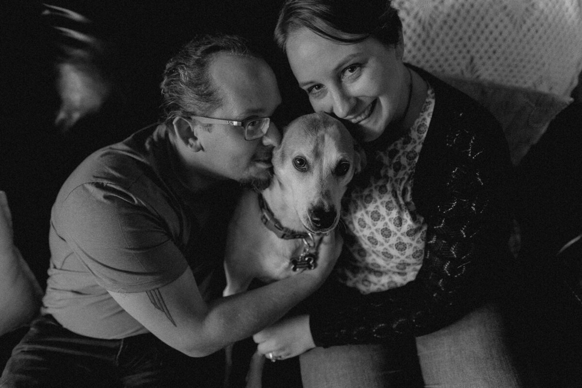 dog-family-photos-illinois-storytelling-emotional-4