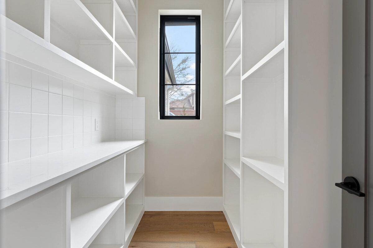 596-lancelot-way-closet-2