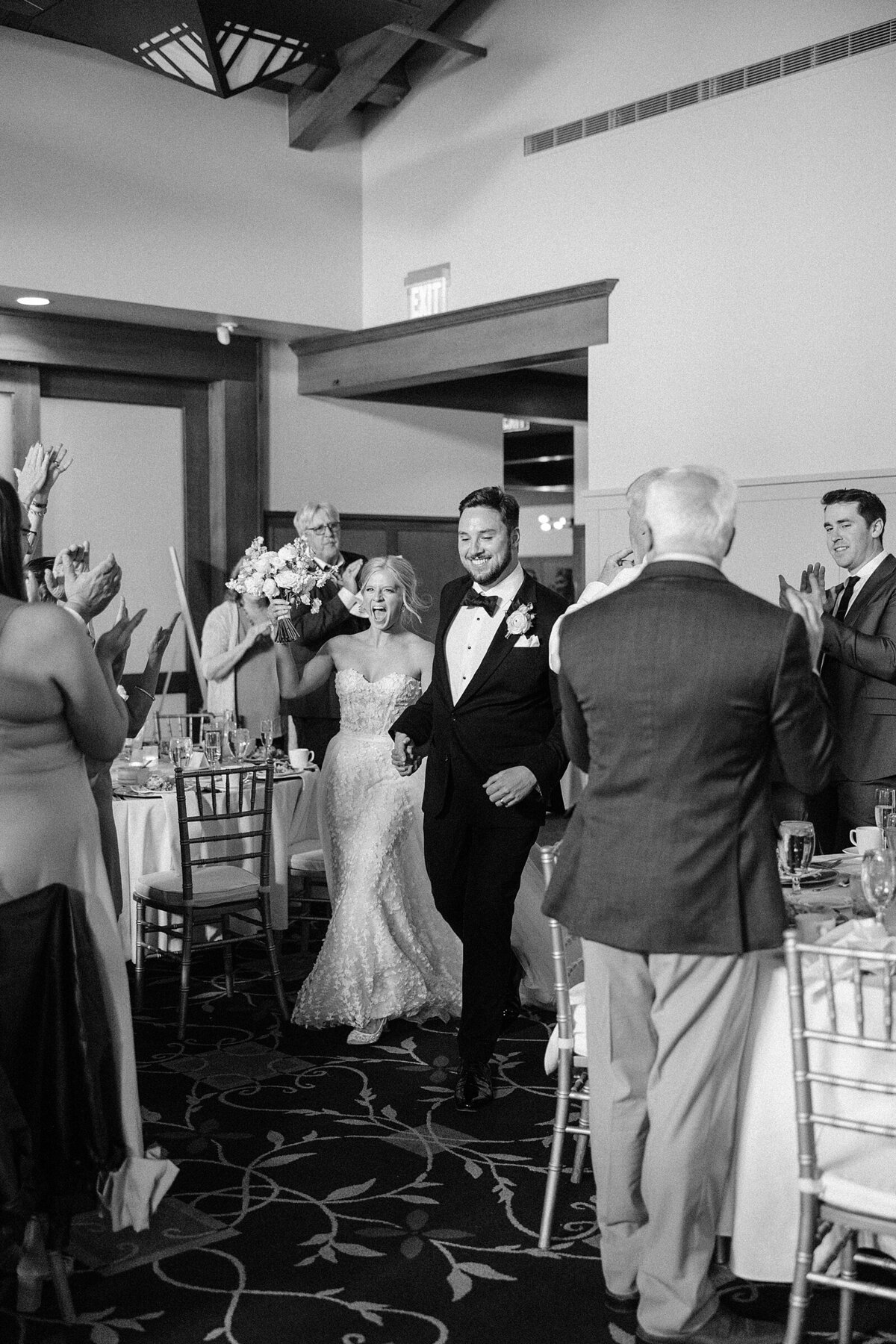 Oak-pointe-country-club-wedding_1355